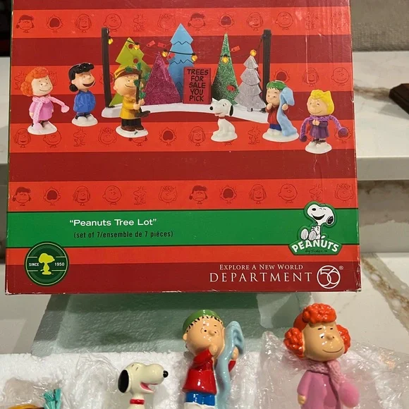 Vintage Department 56 “Peanuts Tree Lot” Set - Red, Green, Blue - Picture 3 of 5